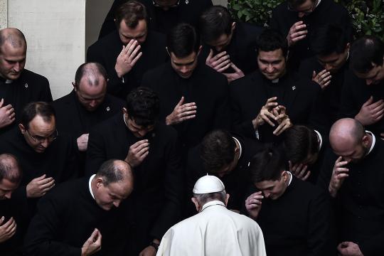 Pope Francis blesses priests during a limited public audience at the San Damaso courtyard in The Vatican on September 30, 2020 during the COVID-19 infection, caused by the novel coronavirus. Filippo Monteforte / AFP