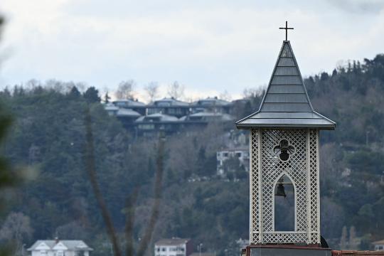 This photograph shows a general view and bell tower of Santa Maria church after an attack in Istanbul, on January 28, 2024. Two assailants launched an armed attack on an Italian church in Istanbul during a religious ceremony on January 28, 2024, leaving one person dead, Turkey's interior minister said. OZAN KOSE / Afp