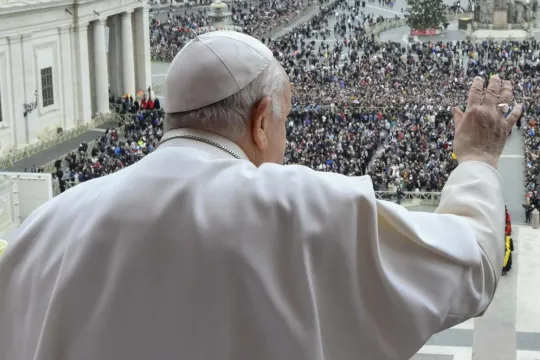  A handout picture provided by the Vatican Media shows Pope Francis leads the Urbi et Orbi prayer from the balcony of Saint Peter's Basilica in the Vatican on the occasion of Christmas, Vatican City, 25 December 2023. EPA/VATICAN MEDIA HANDOUT