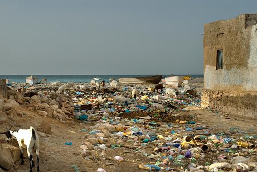 Een strand in Somalië vol met afval. Foto: Getty Images