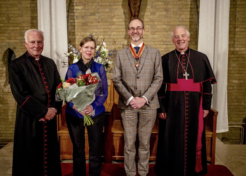  Vrnl: bisschop De Jong, Hans Zuijdwijk, echtgenote Zuijdwijk, vicaris-generaal Woolderink. 