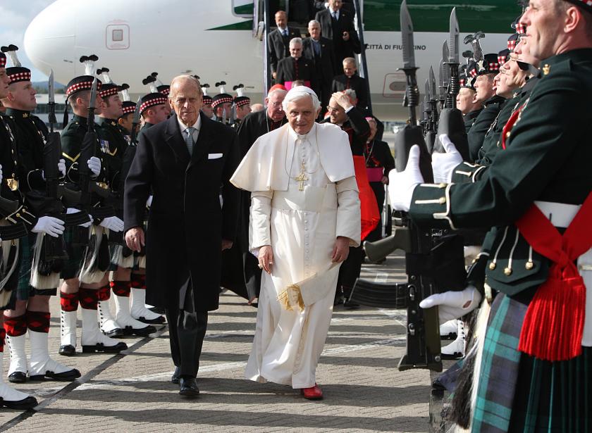 Hertog van Edinburgh ontvangt paus Benedictus XVI