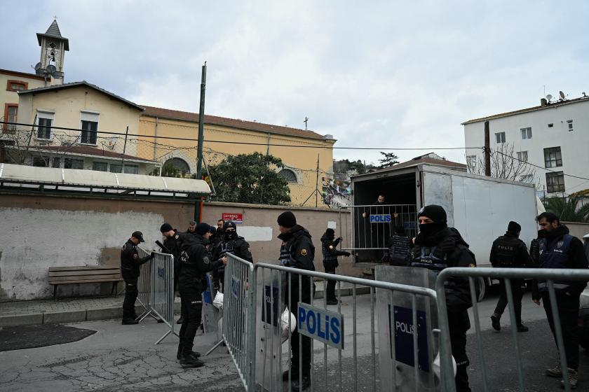 Turkish anti riot police officers block the street of Santa Maria church after an attack in Istanbul, on January 28, 2024. Two assailants launched an armed attack on an Italian church in Istanbul during a religious ceremony on January 28, 2024, leaving one person dead, Turkey's interior minister said. OZAN KOSE / Afp