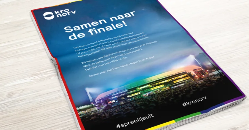 Advertentie met tekst Samen naar de finale en afbeelding van stadion De Kuip in regenboogkleuren