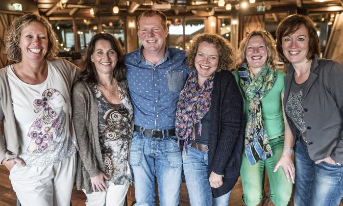 Boer zoekt Vrouw: Seizoen 2014/2015; Boer Theo op dagdate met zijn vijf vrouwen