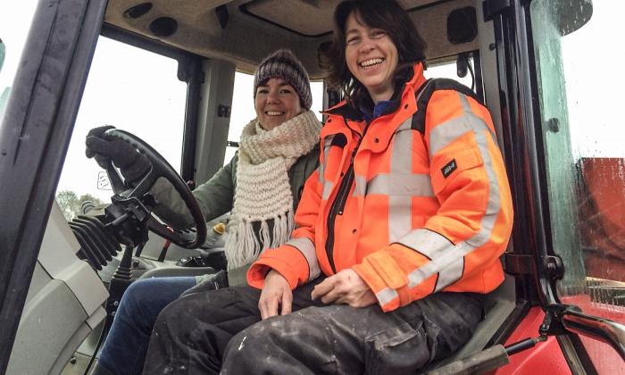 Boer zoekt Vrouw: Seizoen 2014-2015; Boerin Bertie en Katherine in de tractor