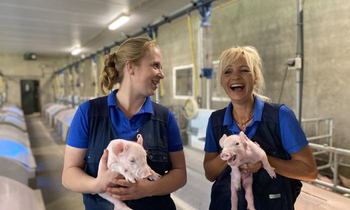 Onze boerderij (2020): Yvon met varkenshoudster Femke