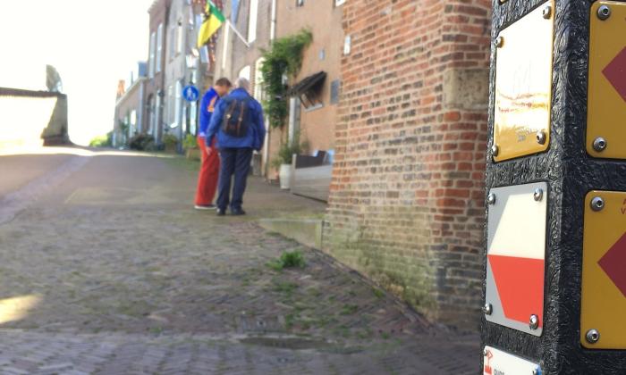 Sanders wandeling: Lusjes van geluk in eigen buurt  met oud-verpleegpastor Martinus van den Berg
