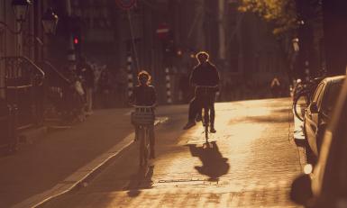 De Nederlanders en hun fietsen, buitenlanders weten maar al te goed dat die twee dingen onafscheidelijk zijn.